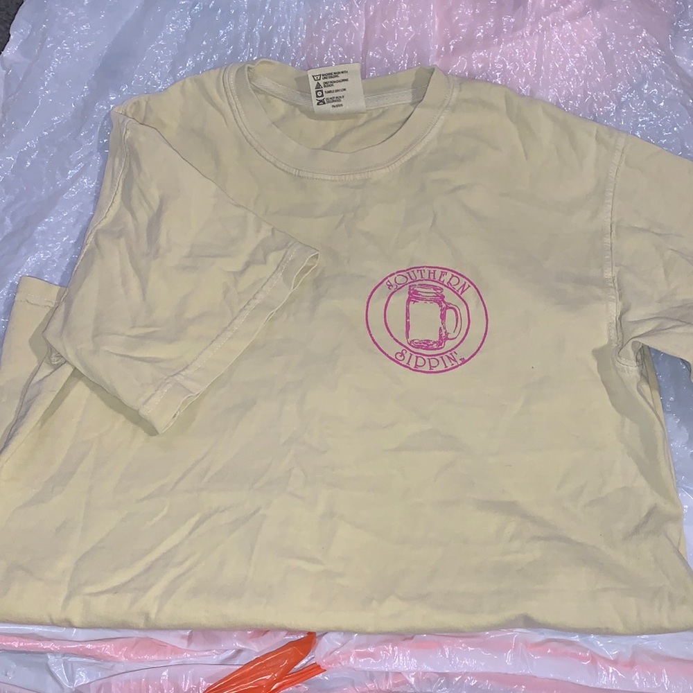 Small yellow southern sippin tee
